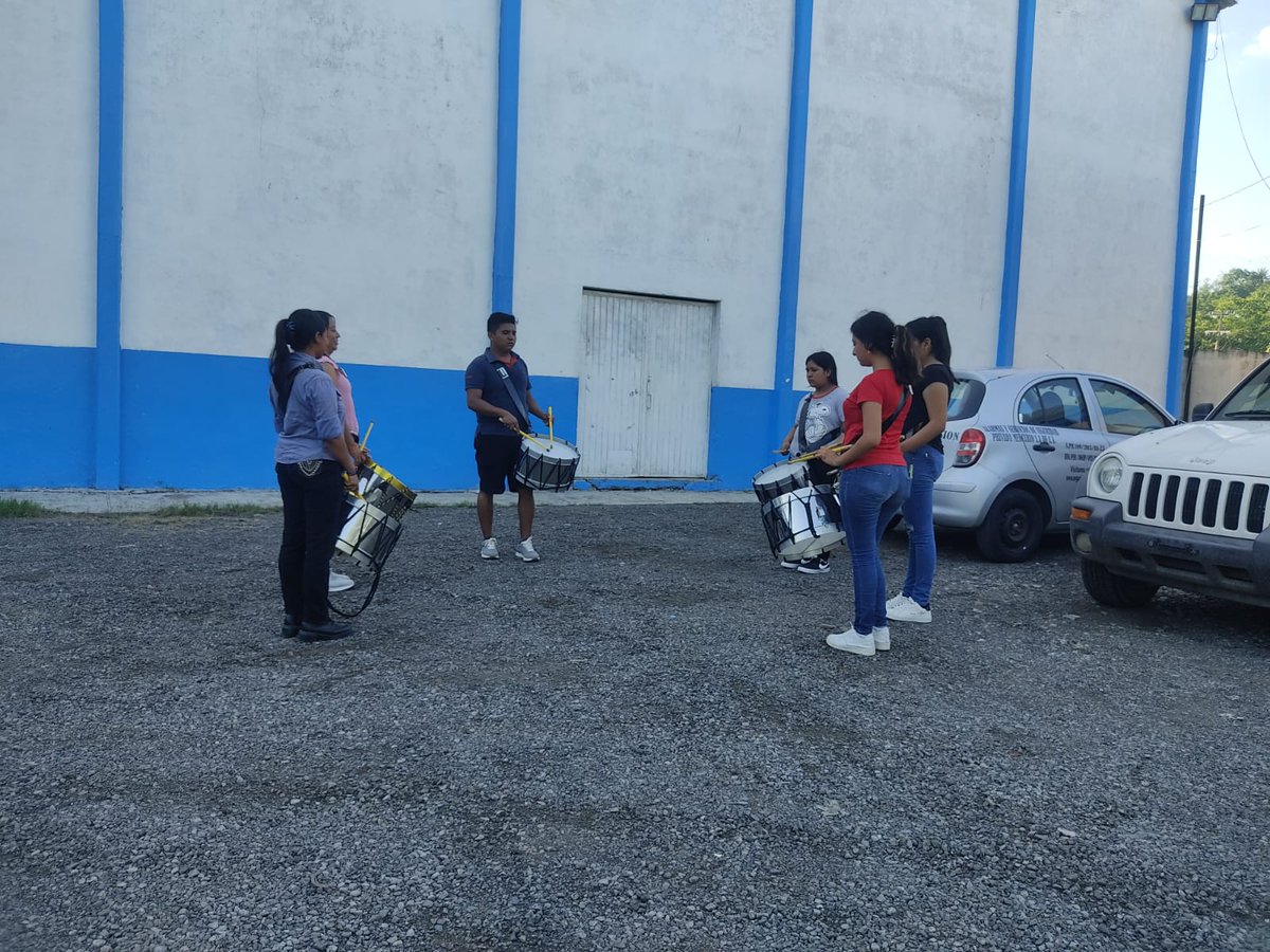 Kamililo123's tweet photo. #Ensayo de #cajeros #bandadeguerra #FraternidadAbejasDoradas y #Bandadeguerra #ixcatepec 

#bandadeguerra #libre #TeamFAD #TeamI https://t.co/QiciFldZSc