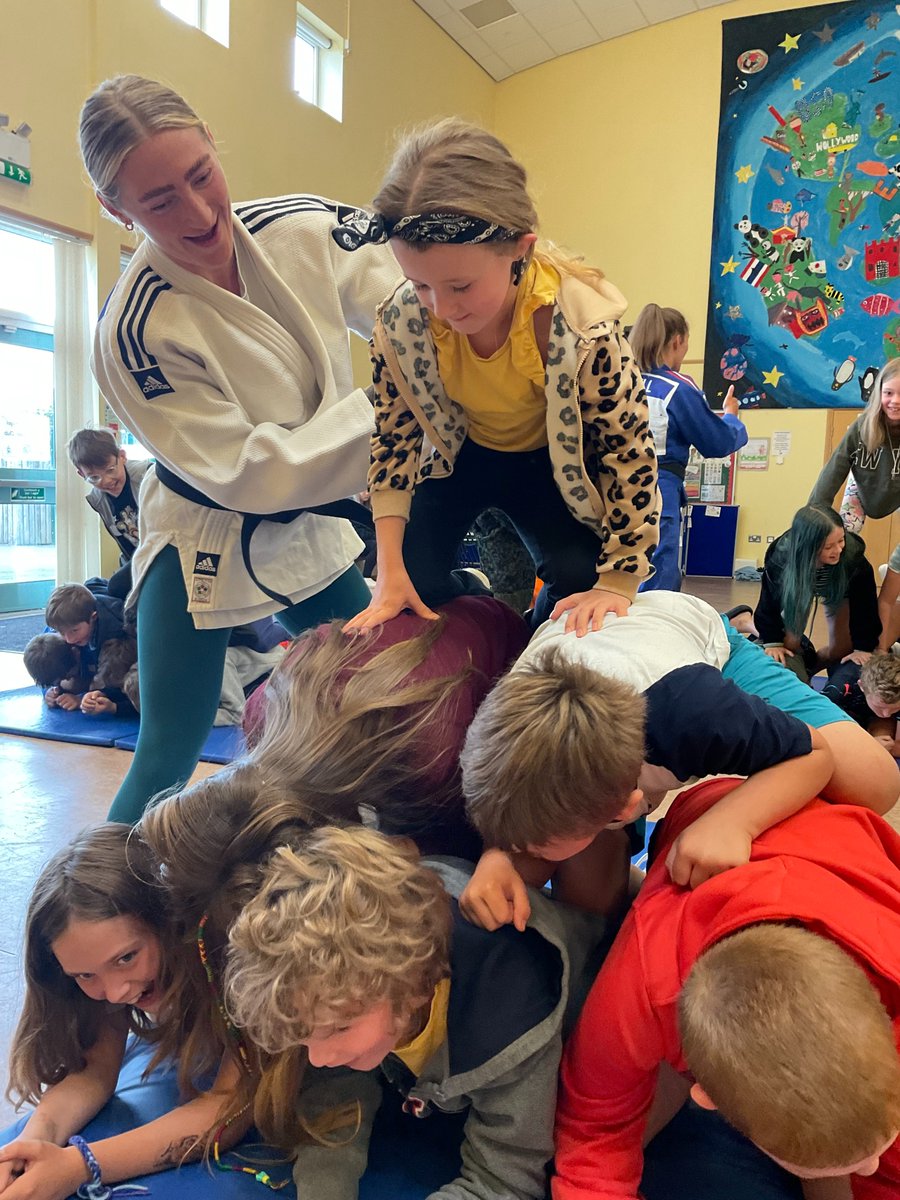 A great first day! We had the blindfolded taste test, the apricot caught everyone out and the kidney bean didn't go down too well 😂

Afterwards we were taught Judo by the amazing Commonwealth Games winner Natalie Powell 🥋
<a href="/foodandfunwales/">Food and Fun Wales</a> 
<a href="/powyseducation/">Addysg CS Powys / Powys CC Education</a> <a href="/WelshGovernment/">Welsh Government</a>