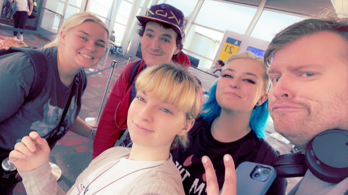 Look who I found at the airport! What nerds! @DiceAutism <a href="/cospingu/">✨Pingu✨</a> @BenjaminNew1998