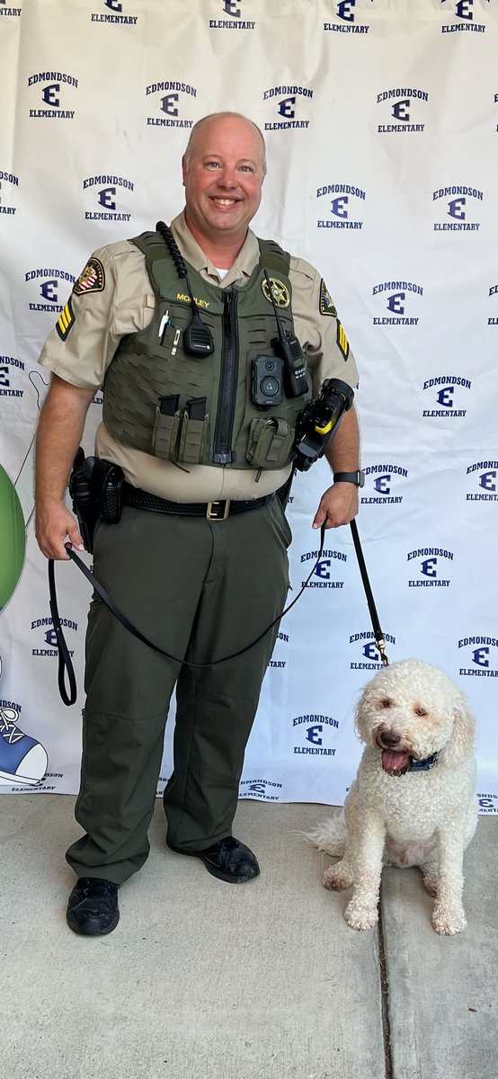 WCSO_Sheriff's tweet image. 🚓🏫 WCSO School Resource Officers (SROs) had an excellent first half-day back at school, ensuring a safe and welcoming environment for everyone.  Let&apos;s keep the positive momentum going for the entire 2024-2025 school year! 📚  #FirstDay #SROs #SchoolSafety #WilliamsonCounty