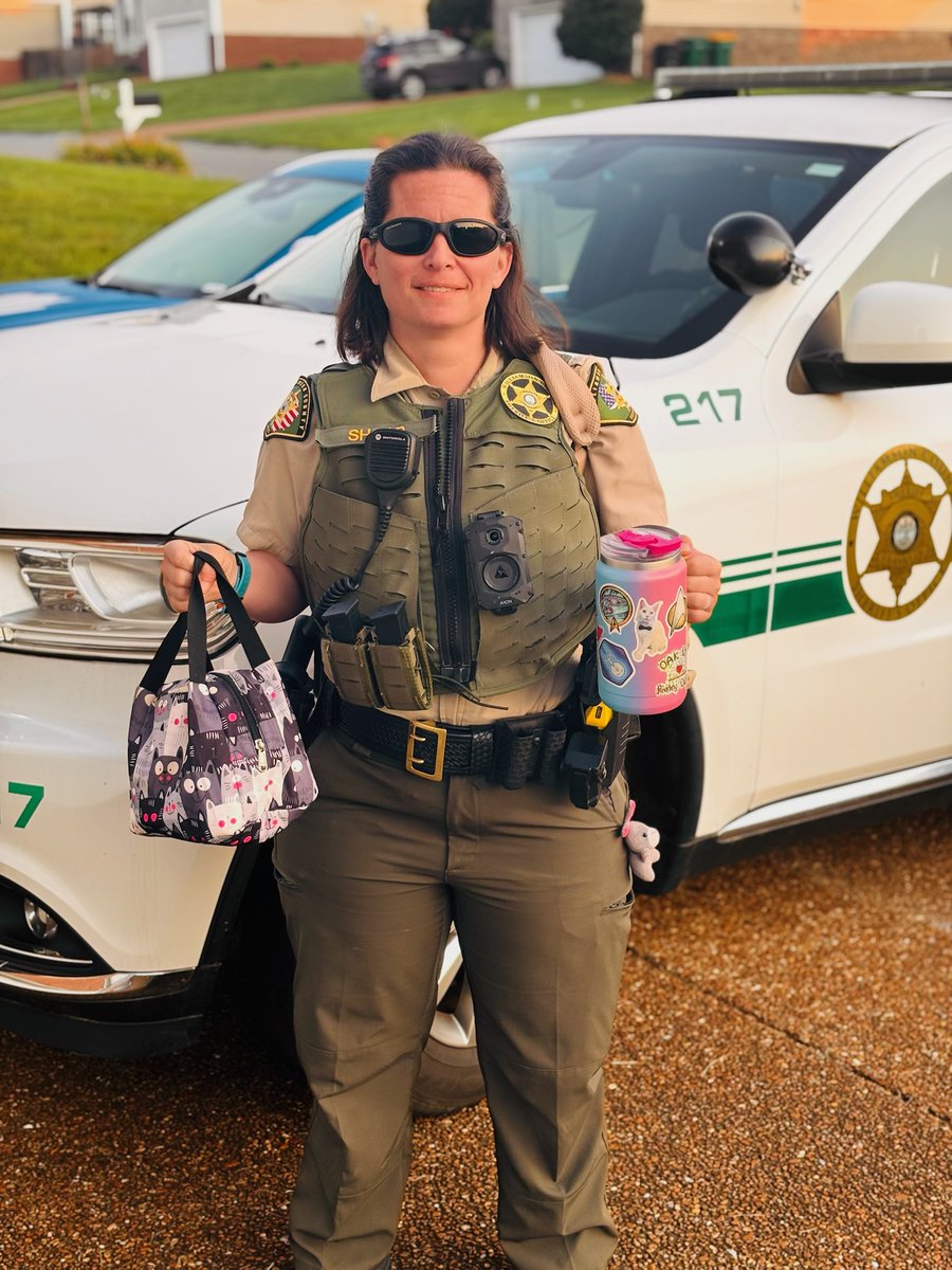 WCSO_Sheriff's tweet image. 🚓🏫 WCSO School Resource Officers (SROs) had an excellent first half-day back at school, ensuring a safe and welcoming environment for everyone.  Let&apos;s keep the positive momentum going for the entire 2024-2025 school year! 📚  #FirstDay #SROs #SchoolSafety #WilliamsonCounty