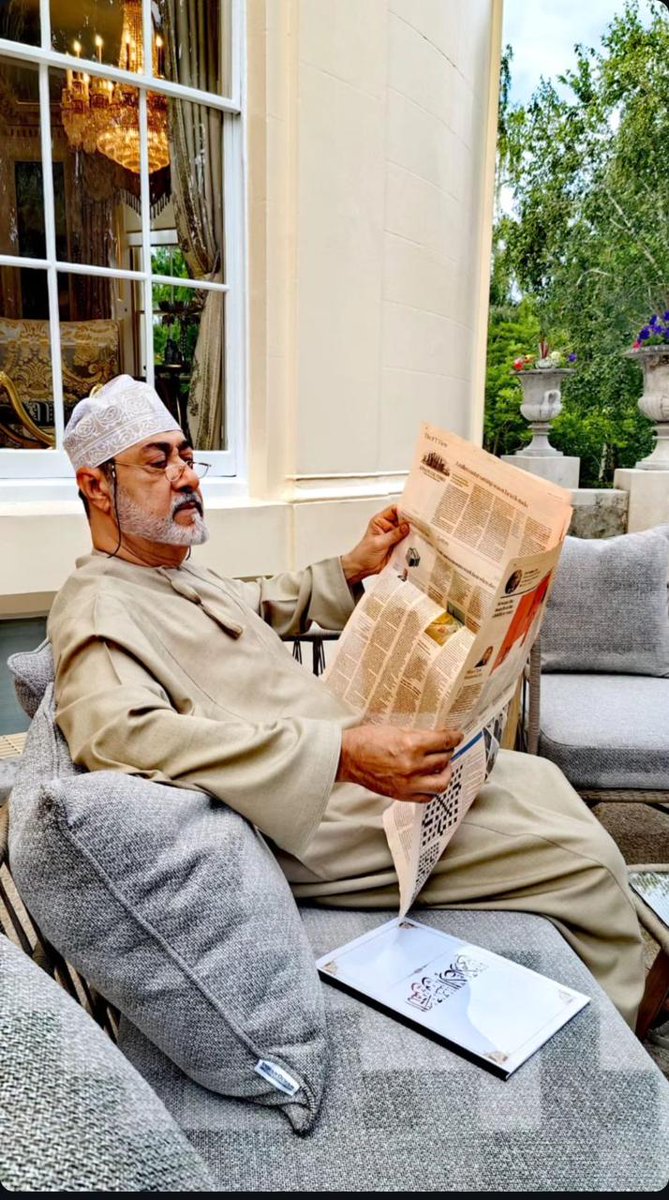 Talal3995's tweet photo. فحلق بها يا هيثم المجد عاليا
فإنك بالتحليق في المجد أعرف
كبير تلقى عن كبير زعامة
تشرفه سلطانها ويشرف
نؤمل فيك الخير للوطن الذي
به وله تسعى ولا تتأفف
لك الأمر بعد الله يا هيثم الندى
وأنت بفعل راسخ تتصرف https://t.co/ZGUD1wW7tk