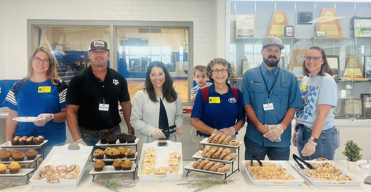 SnookISD's tweet photo. We kicked off the 2024-2025 school year this morning with Convocation, breakfast served by our school board, and Dr. Pape leading us through a “learning session” on the Coffee Bean Story! We can’t wait to hear from @damonwest7 later this week! #BeACoffeeBean #CreatePositiveChange https://t.co/LiTpL5X3rP