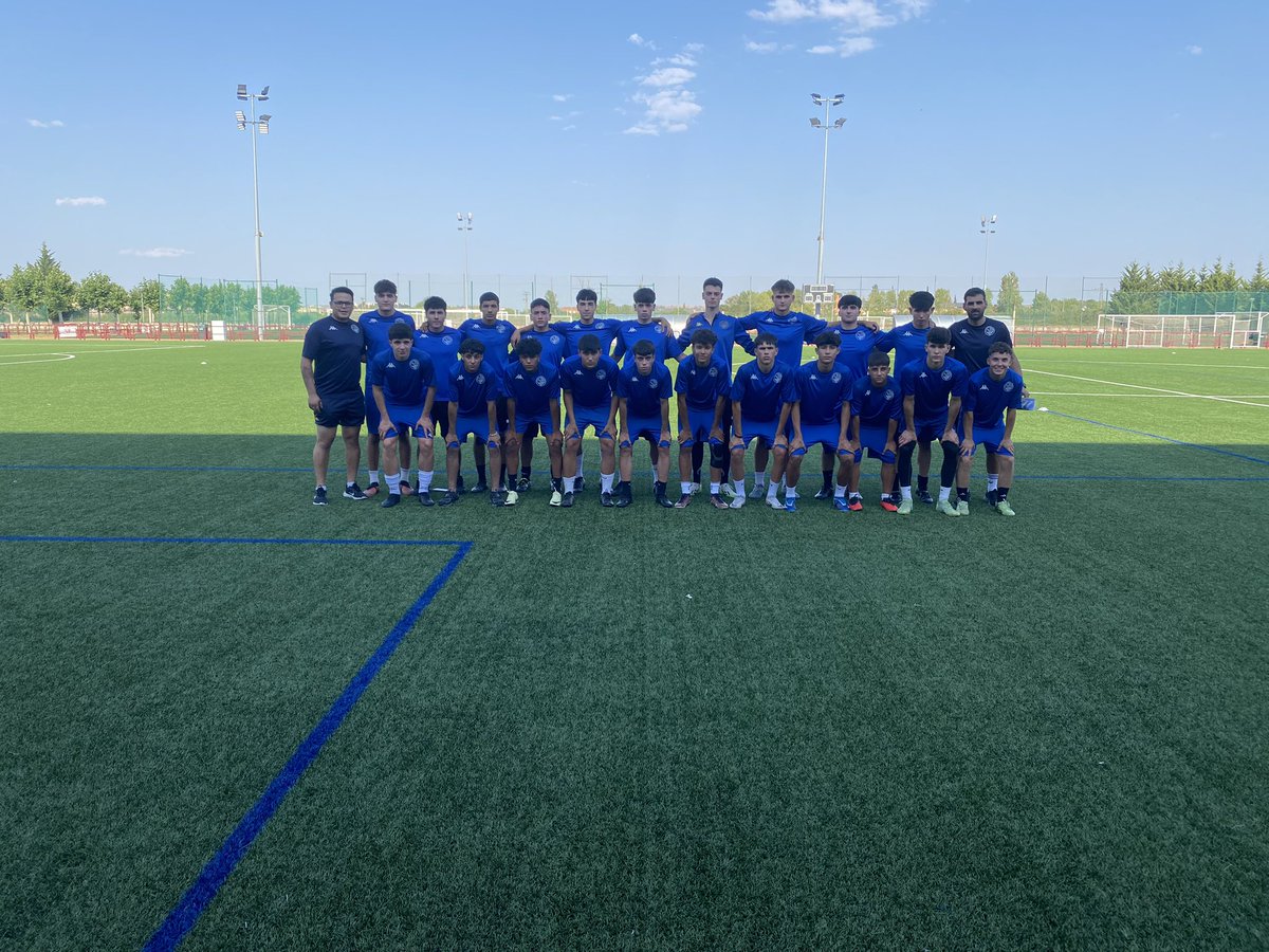 Niilo_9's tweet photo. ¡Echó a rodar el ⚽️!

Muchísima ilusión en esta nueva temporada.

Con ganas de que se vayan incorporando los jugadores que faltan, y seguir trabajando con las máximas ganas posibles.

@SDLogrones ❤️🤍 https://t.co/sZJXyP4HRv