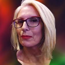 Hoy a las 21 hs. en el programa radial "Dionisio",por FM La Tribu 88.7 Mz entrevistaremos a la acriz Yamila Ulanovsky Y al actor, dramaturgo y director Enrique Papatino, a proposito de la obra "El arte de esgrimir", presentaremos el libro "Proyecto Corea" de Sol Klinkenberg