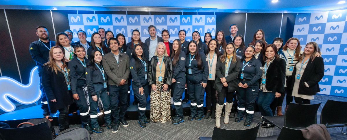 🎉 <a href="/MovistarChile/">Movistar Chile</a> da la bienvenida a 15 nuevas mujeres que se suman al equipo de atención técnica de clientes.

📢 Las profesionales vivieron una etapa de formación donde compartieron con Roberto Muñoz, CEO de la compañía, junto a los líderes y representantes de diversas áreas.