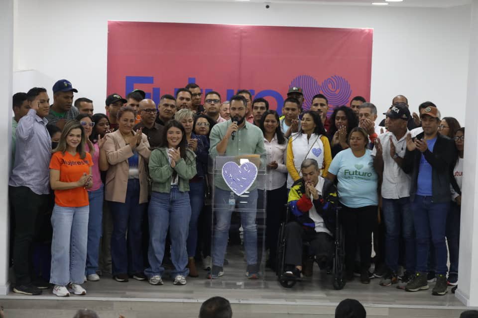 Seguimos avanzando hacia las profundas transformaciones para el #Futuro cercano de una economía robusta y en crecimiento, recuperación del estado de bienestar y consolidación de La #Paz . 

¡Seguiremos escuchando a los venezolanos y venezolanas!

#PatriaSoberanaYPlena
