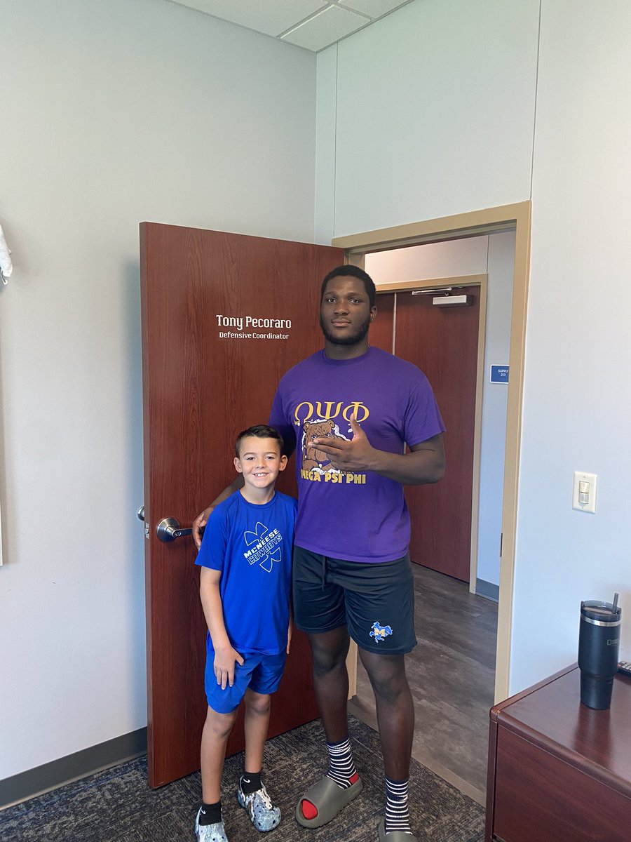 CoachTonyPec's tweet image. Grateful to @BradfordPhillip for sharing how to battle thru adversity and come on the other side with faith and hard work!!!
Cowboys making a difference in the community….#WeDAT