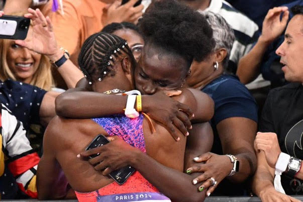 les24fps's tweet photo. Beautiful Moment!  Congrats!! @NoahLyles  2024 Olympic Gold Winner embraces girlfriend  @JunelleBromfiel ,  2020 Bronze Olympic Medalist, 2022 World Champion and competing in 2024 Olympic Games. https://t.co/ceKnsCbGVm