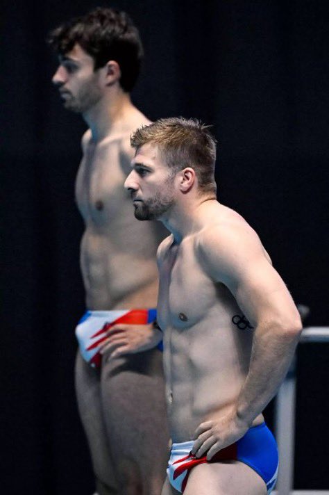 whylikemen's tweet image. oh its heavy