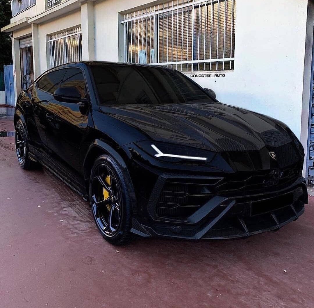 DailyLamboTM's tweet photo. Murdered out Urus https://t.co/GixP1B4G1d