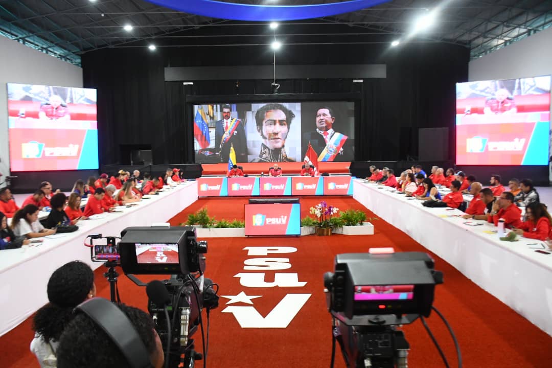 PSUV (@partidopsuv) on Twitter photo Más imágenes de la Rueda de Prensa del Partido Socialista Unido de Venezuela (PSUV), dirigida por nuestro primer vicepresidente, Diosdado Cabello.
<a href="/dcabellor/">Diosdado Cabello R</a>
#PatriaSoberanaYPlena Más imágenes de la Rueda de Prensa del Partido Socialista Unido de Venezuela (PSUV), dirigida por nuestro primer vicepresidente, Diosdado Cabello.
<a href="/dcabellor/">Diosdado Cabello R</a>
#PatriaSoberanaYPlena