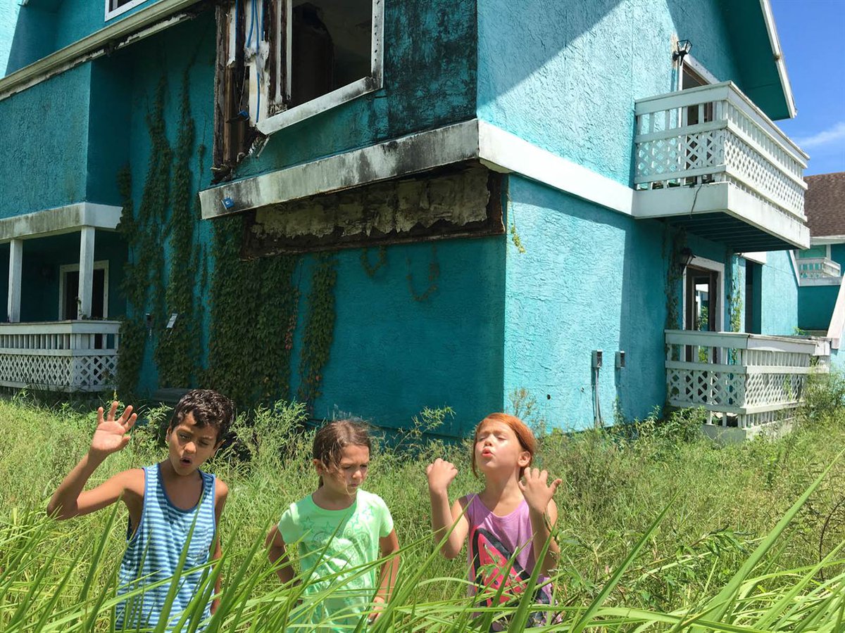 Cinema_ARVOR's tweet photo. 📢Au #CinéArvor pour réviser avant la sortie le mercredi 30/10 d'ANORA (Palme d'Or 2024)
(re)découvrez #FloridaProject
🔸Moonee 6 ans a un sacré caractère. Lâchée en liberté dans un motel de la banlieue de Disney world, elle y fait les 400 coups...
🗓Mardi 6/08 • 18h15
#Rennes https://t.co/QVhX6MY45a