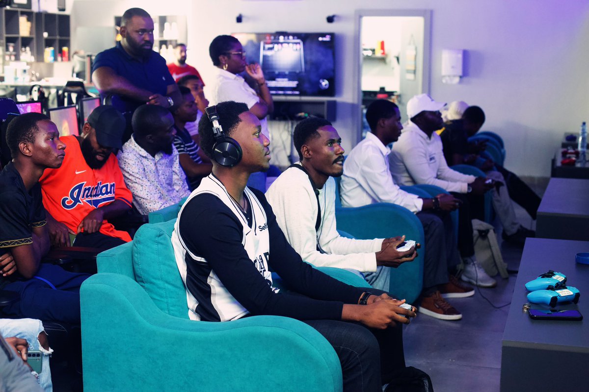 Les jeux vidéo ne sont pas juste pour les jeunes ! Les gamers consomment 3-50 Go de data et utilisent les paiements en ligne. À Kinshasa, 3 événements gaming ont eu lieu le week-end dernier. Télécoms, banques, fintechs, edtechs, brasseries, techs, c'est une opportunité en or !