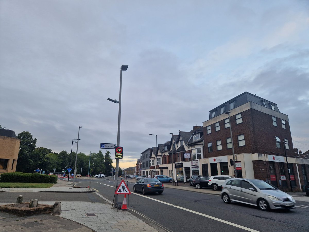 Almost all cars setting off the "slow down" sign on London Road right next to an area with bars &amp; shops. I expected they were all speeding, now I know. Some must be going 40-50! When will we see speed guns <a href="/SouthamptonCops/">Southampton Cops</a> <a href="/SouthamptonCC/">SouthamptonCC</a> ? @DonnaJonesPCC Not seen any in decades!
