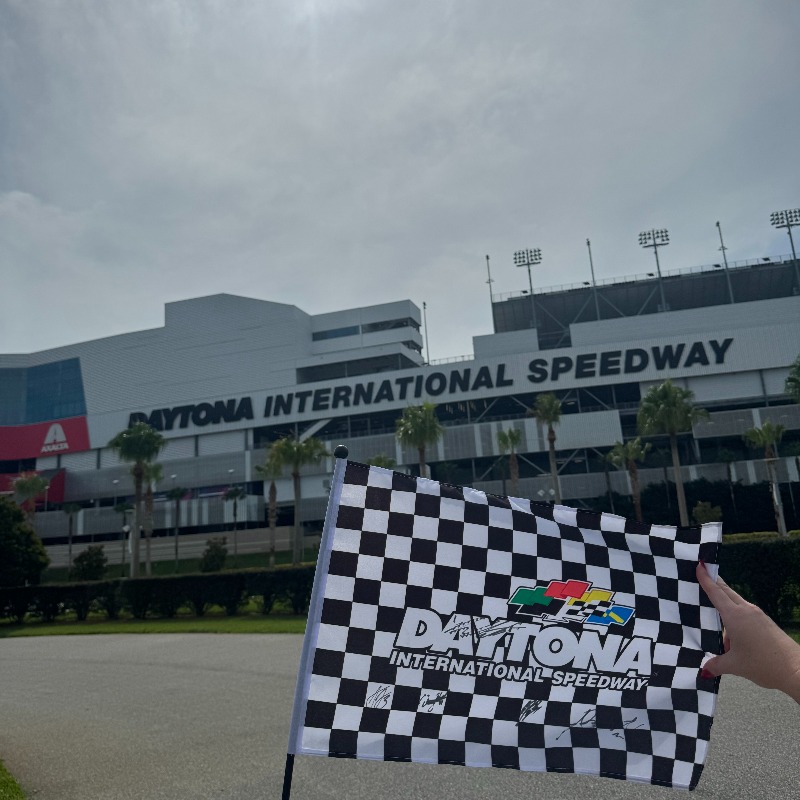 In honor of this week's #ThankYouFans, we will be giving away a signed DAYTONA flag! 

All you have to do is RT this post and we'll select a winner at 5pm ET TONIGHT!