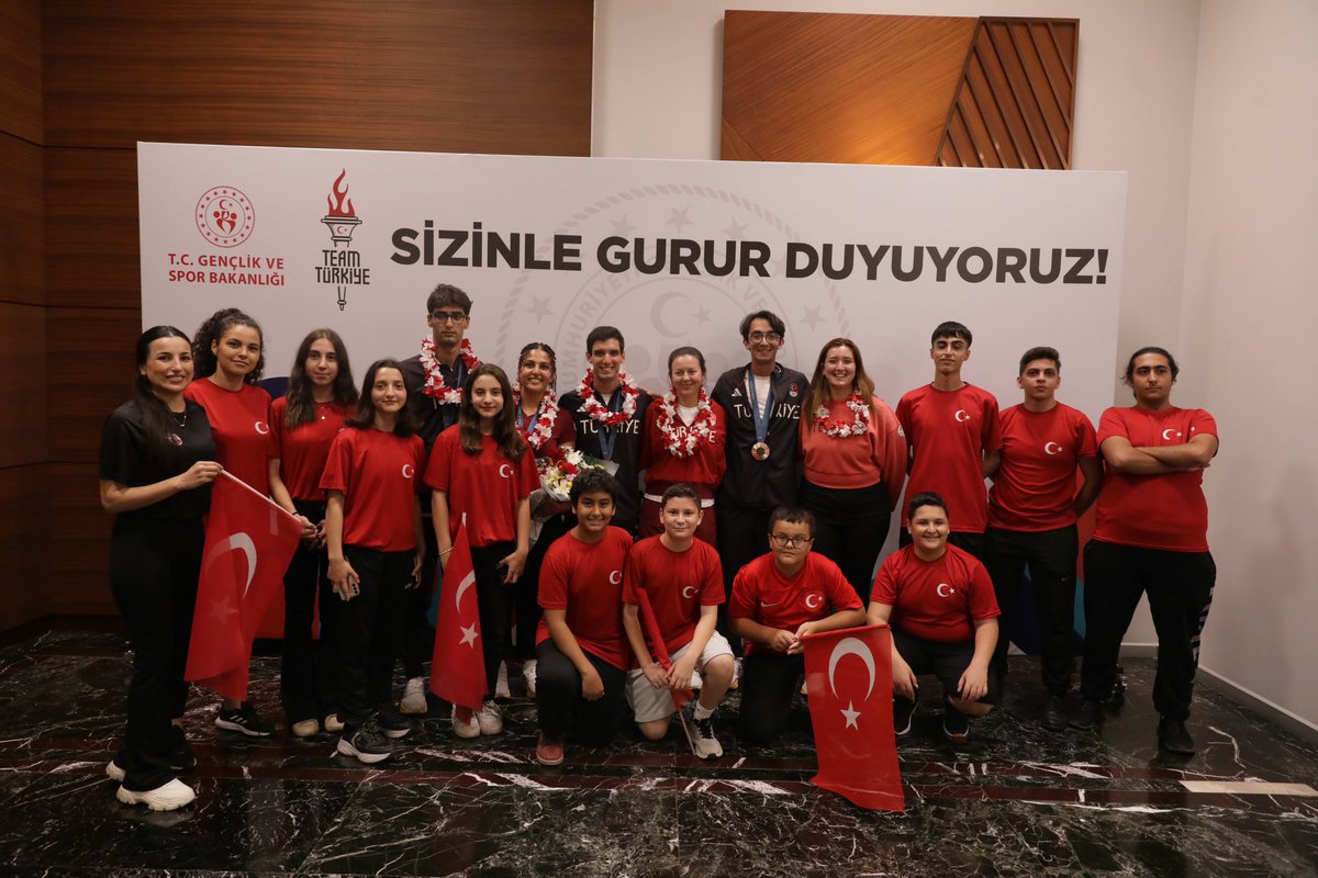 GSB_Istanbul's tweet photo. #Paris2024 Olimpiyat Oyunları’nda atıcılık ve okçuluk kategorilerinde mücadele eden milli sporcularımızı ve antrenörlerimizi havalimanında karşıladık!

🇹🇷 Ülkemizi temsil ettiğiniz ve bizlere yaşattığınız heyecan için teşekkürler! 👏 https://t.co/FbSjndkrPt