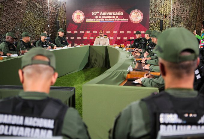 #DeInterés | Presidente Nicolás Maduro denuncia ataque ciberfascista contra Venezuela. 

El jefe de Estado rechazó que a través de las redes sociales se pretende llenar de odio al país.  

Más detalles en ➡️tinyurl.com/3cy3mhnz

#PatriaSoberanaYPlena