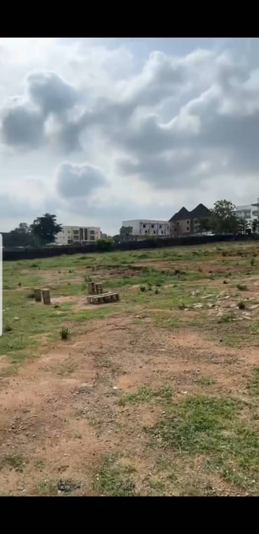 the__ladyyeesha's tweet photo. Size of Plot: 5,650m2
Location: Mabushi
Title: C of O
Purpose: Multiple Purpose (Residential/Commercial)
Price: N1.2 Billion
#EndBadGovernaceInNigeria #Abuja #abujaishot #RealEstate #serviceplots https://t.co/eh6Y8m4i0K