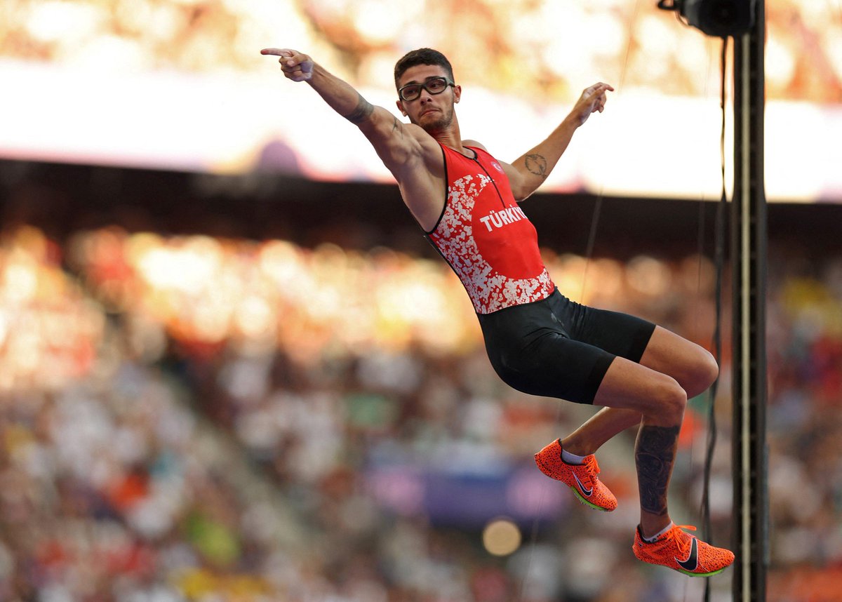 Harika performansıyla tarih yazan ve sırıkla atlamada Olimpiyat 5. olan Ersu Şaşma’yı yürekten kutluyorum. 🇹🇷🇹🇷

#Paris2024