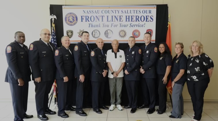 nassaucountypba's tweet photo. We're proud to recognize the following people as Legislative #TopCops for the month of August!
Officers and Medics administered CPR and advanced life-support to a man who had gone into cardiac arrest a total of 4 times. He was released from the hospital a few days later. https://t.co/Gv3PHobLiy