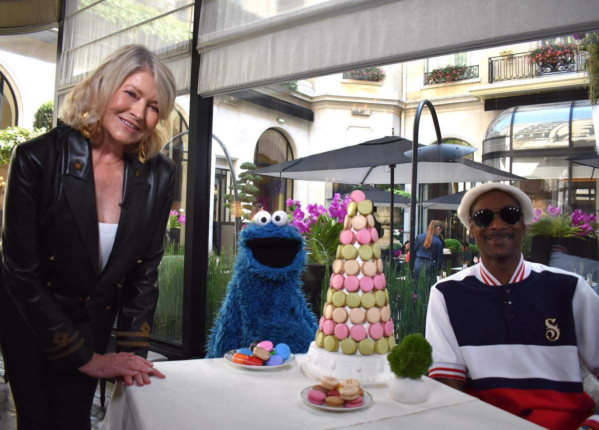 Me got to try real French macarons with me friends <a href="/MarthaStewart/">Martha Stewart</a> and <a href="/SnoopDogg/">Snoop Dogg</a>! They honorary cookies in me book! #ParisOlympics