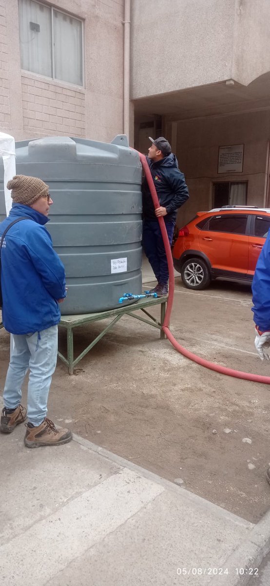 mrivascornejo's tweet photo. @Enel_Informa_CL Acaba de cortarse la luz nuevamente en Goycolea, La Cisterna. 
Estamos sin agua con ayuda de la @Muni_LaCisterna para sobrevivir, hasta ahora nada, hay alguna respuesta. https://t.co/QVXA238uHy