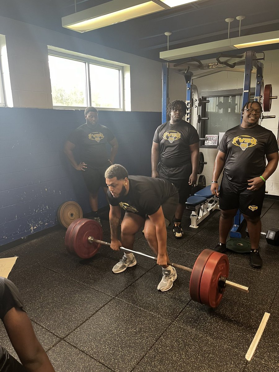 Kwray54's tweet photo. Practice in the AM! Weights and Meetings in the PM. Get Better everyday. Camp Time #FVSUFootball #BeatClark #TrenchMob https://t.co/Unwbq6Jd0a