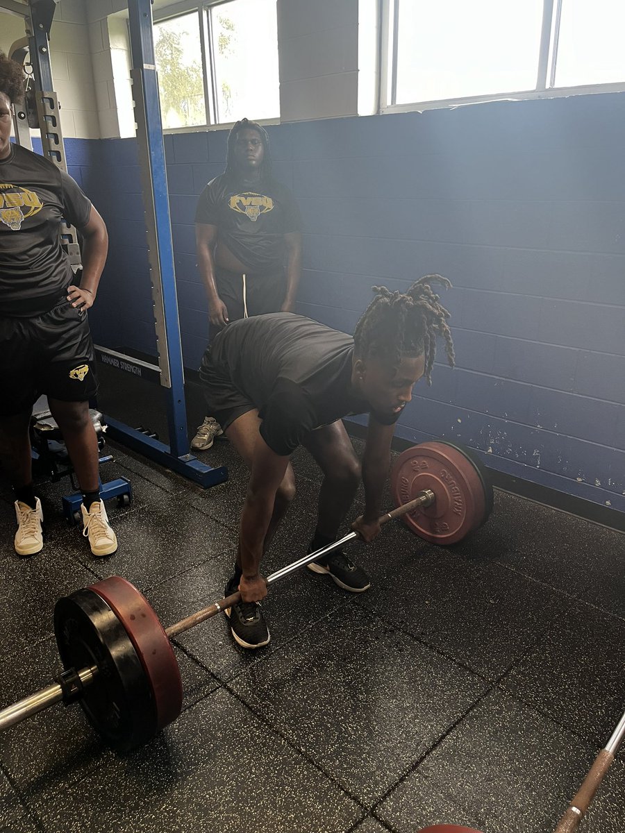 Kwray54's tweet photo. Practice in the AM! Weights and Meetings in the PM. Get Better everyday. Camp Time #FVSUFootball #BeatClark #TrenchMob https://t.co/Unwbq6Jd0a