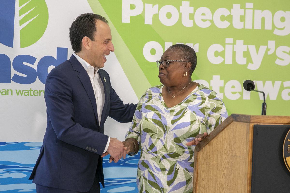 SolarizeLou's tweet image. Thank you to @LouisvilleMayor, @EngageLSC, @iconsolar, Solarize Louisville participant Sharene, and all who joined the Mayor's Press Conference last week to announce the extension of the Solarize Louisville deadline! Learn more and enroll by 08/18 at SolarizeLouisville.com.