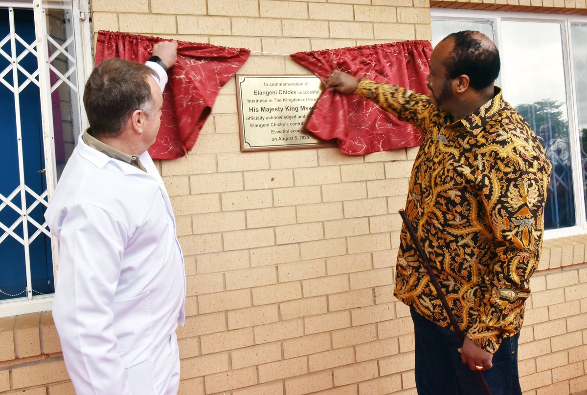 EswatiniGovern1's tweet photo. His Majesty King Mswati III has today toured Elangeni Chicks, Elangeni Poultry &amp; Logico distribution centre in Matsapha.
His Majesty has appreciated the contribution made by all three companies into the country’s economy as well as acknowledged the role they play in job creation. https://t.co/7hwof2Pt0m