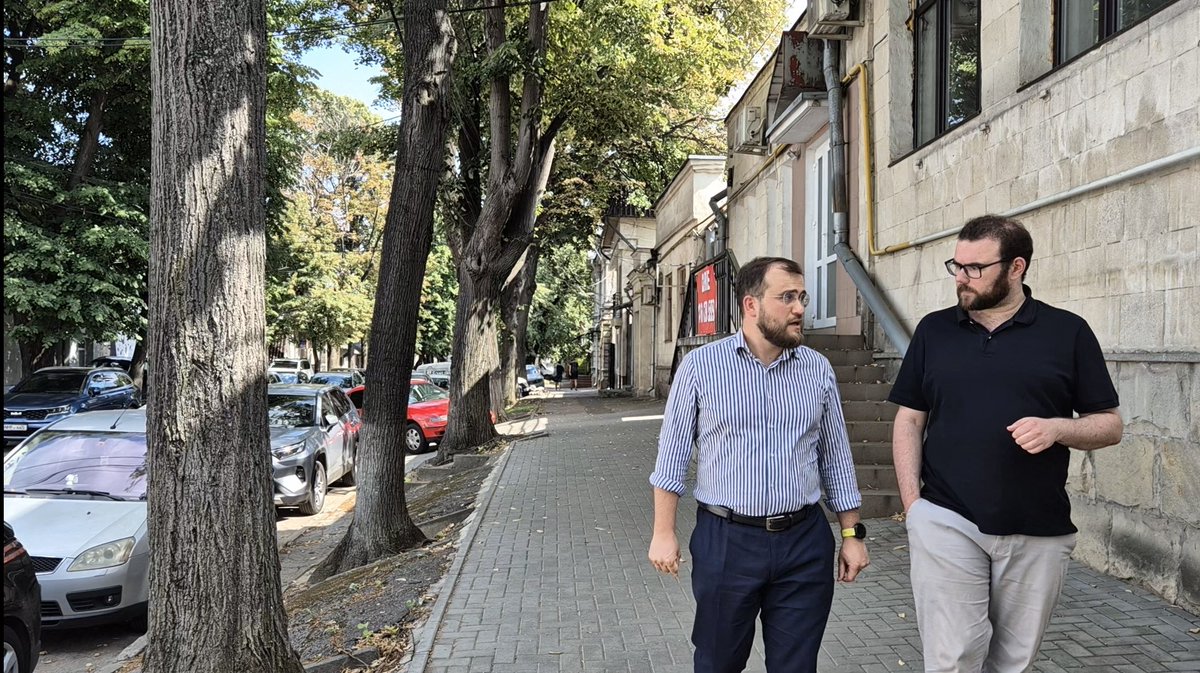 stuart_moyes's tweet photo. Last week, I was in Chișinău, Moldova, producing work on the upcoming presidential election and EU referendum.

Stay tuned for my reporting on these pivotal votes in a nation caught in a tug-of-war between the European Union and Russia. https://t.co/x6kzdQG8xs