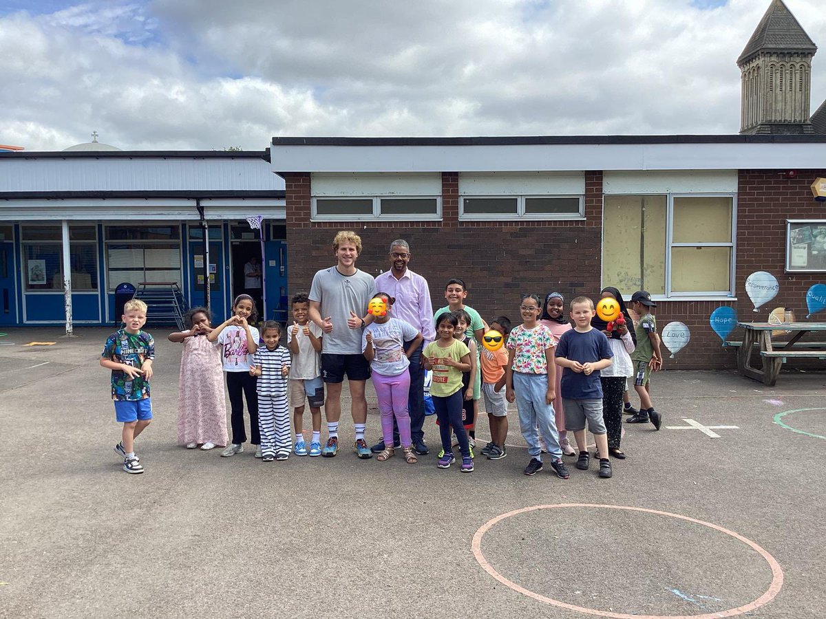 FoodandFunCdiff's tweet photo. Special thanks to @JacWoodJones1 @WRU_Community for delivering a great rugby session @SMTVCardiff Our visitor @vaughangething had his trainers ready to join in! 🏉👟 #FoodFunCardiff https://t.co/Qd3nxeW3Pd