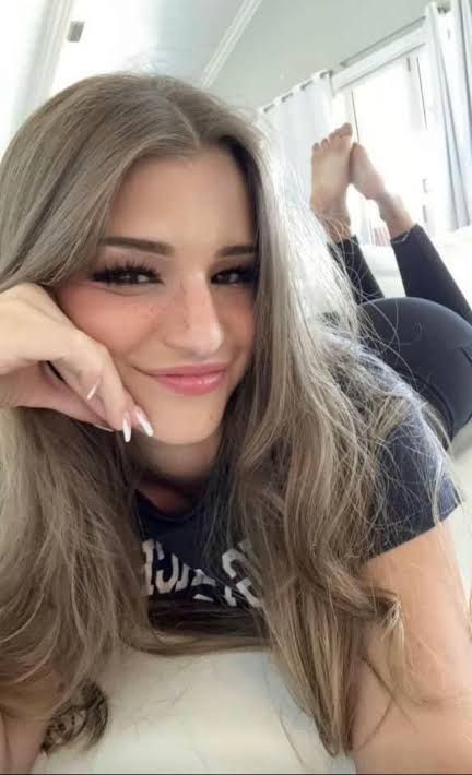 brookegoond's tweet photo. Waiting for backshots 🥹 #brookemonk #goon #slut #fucktoy https://t.co/vevd5sWlPH