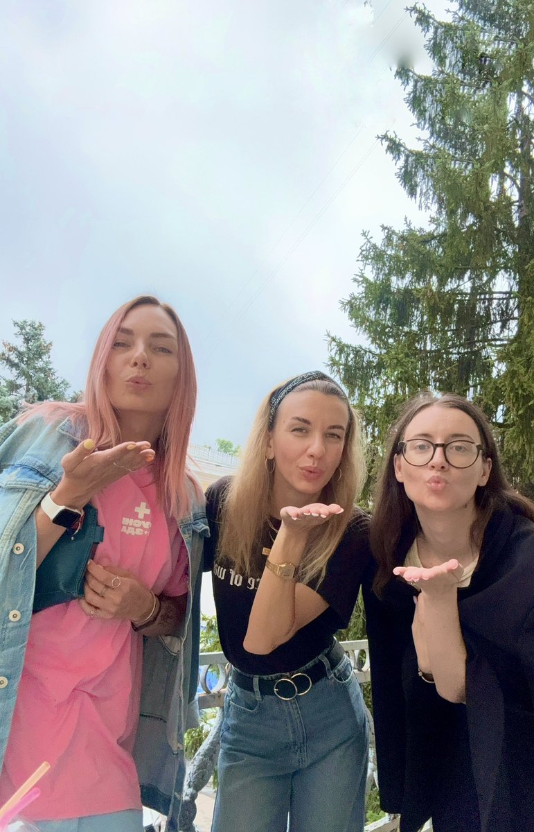 AnniKindats's tweet photo. #girlpower in reality 💪🏻
Evening with #KDteam at the @max_vyshynskyi standup. https://t.co/SCPmUiXWOZ