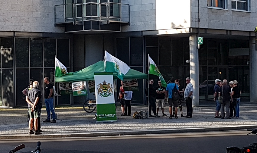 dd_nazifrei's tweet photo. Derzeit probiert sich die #Nazi-Partei „Freie Sachsen“ darin aus, Wahlforen zur anstehenden Landtagswahl in #Sachsen zu trollen. Die relativ bedeutungslosen braunen Ratten betteln mal wieder um Aufmerksamkeit und sind sauer darüber, dass ihnen … 1/2 #DD0508 https://t.co/pSedBCn4pX