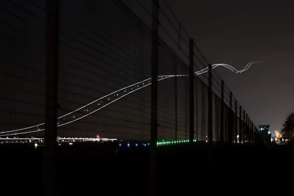 Long exposure photos of planes taking off (source: Cracks on Role) #avgeeks