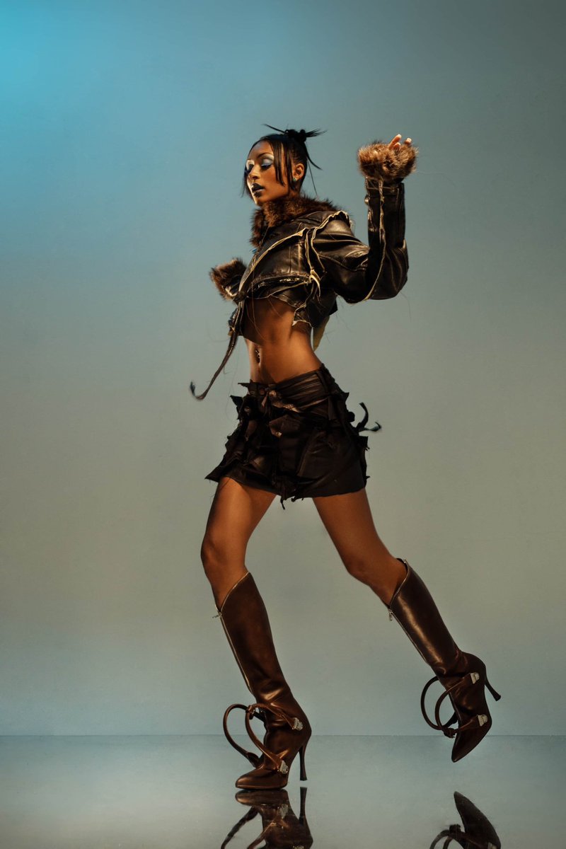 teenhearthrobb's tweet image. PRE-ORDER @ MIDNIGHT🫶🏾