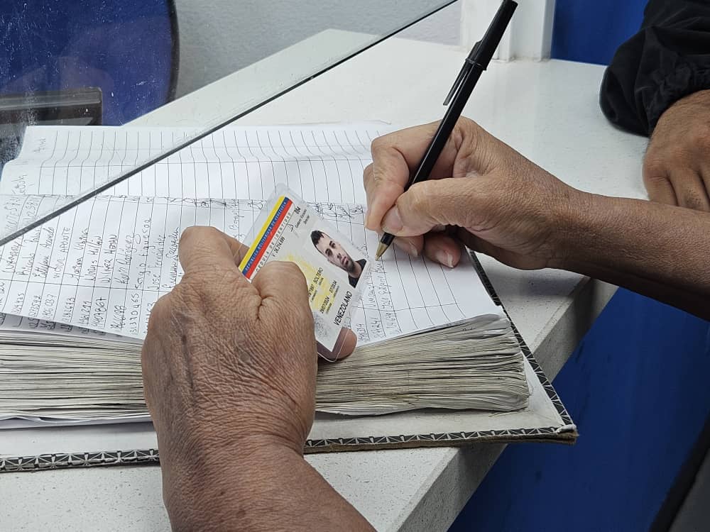 VenezuelaSaime's tweet photo. Oficinas Saime de la Gran Caracas se encuentran operativas  

El Saime, cuenta con 13 oficinas en toda  la Gran Caracas, las cuales se encuentran en total operatividad al servicio de la población venezolana que requiera realizar cualquier trámite en materia de identificación. https://t.co/exvVIqdS5v
