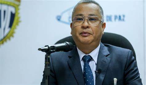 El jefe del CICPC, Douglas Rico, le pagó a un hacker para que borrara el tweet donde di detalles de sus placeres en casa de un bolichico. 

No te preocupes que vuelvo a echar el cuento: 
Douglas, ¿te acuerdas cuando ibas a la casa del bolichico Francisco Convit a recibir tu