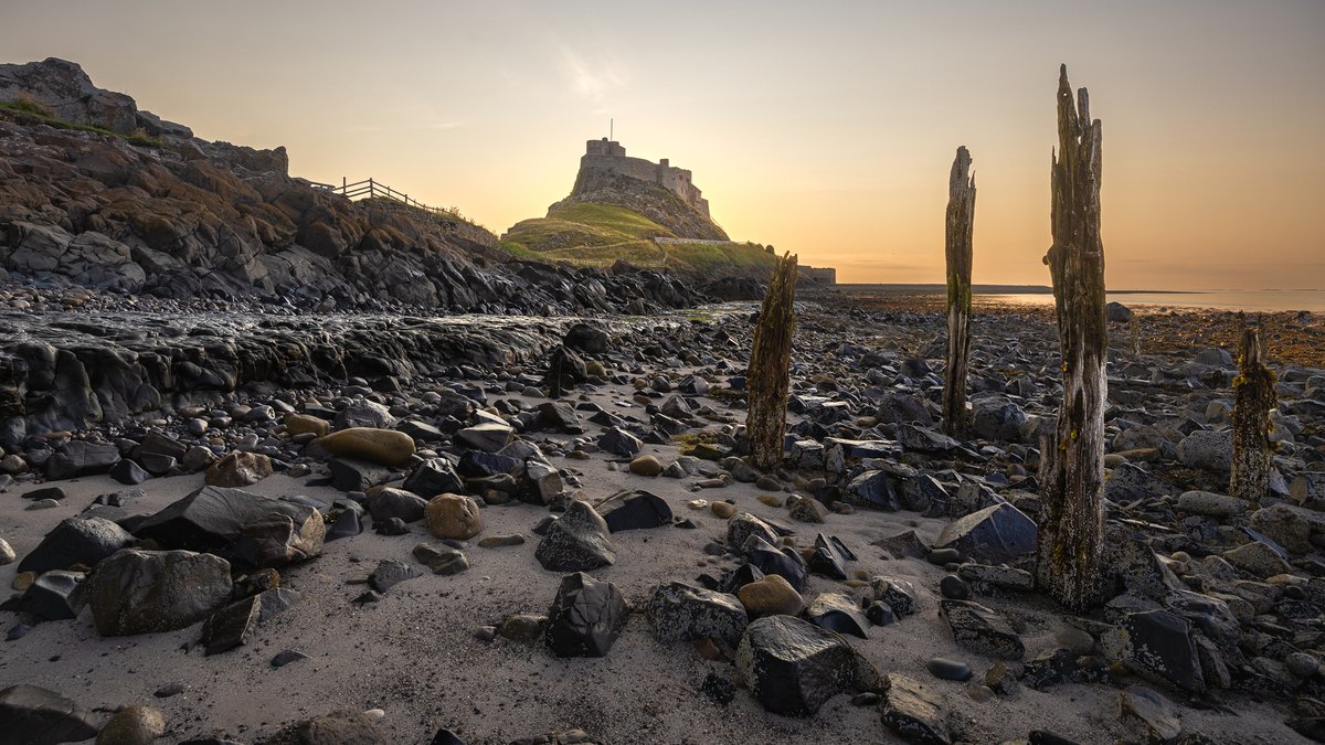 ChrisMBurgess's tweet photo. Lindisfarne at sunrise last weekend https://t.co/k0EI1vLOqf