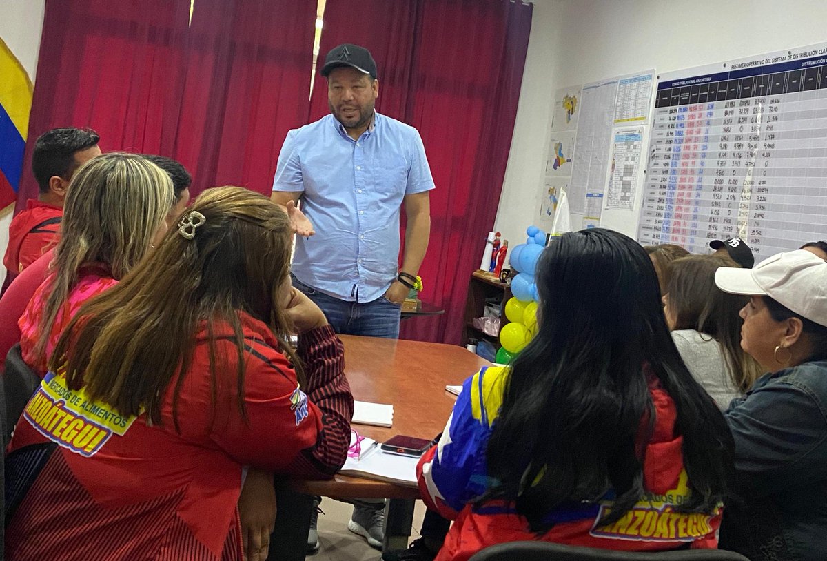 #05AGO Para garantizar un buen trabajo es necesaria una buena organización💪🏻 Reunión de coordinadores de la jefatura Estadal de Mercal Anzoátegui 💚💛💙 ¡Vamos por más!
<a href="/Yinderf/">Yinderf</a> <a href="/luismarcanos/">Luis Marcano</a> <a href="/LealTelleria/">M/G Carlos Leal Tellería</a> <a href="/MercalOficial/">Mercal Oficial</a> <a href="/NicolasMaduro/">Nicolás Maduro</a>