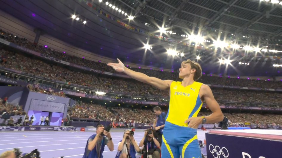 LSUTrackField's tweet image. OLYMPIC RECORD FOR MONDO‼️

After winning his second Olympic gold medal, Duplantis came back for more and cleared the height of 6.10 meters (20' 0.25").

He is now attempting his NINTH world record, 6.25 meters...

#GeauxTigers x #Paris2024