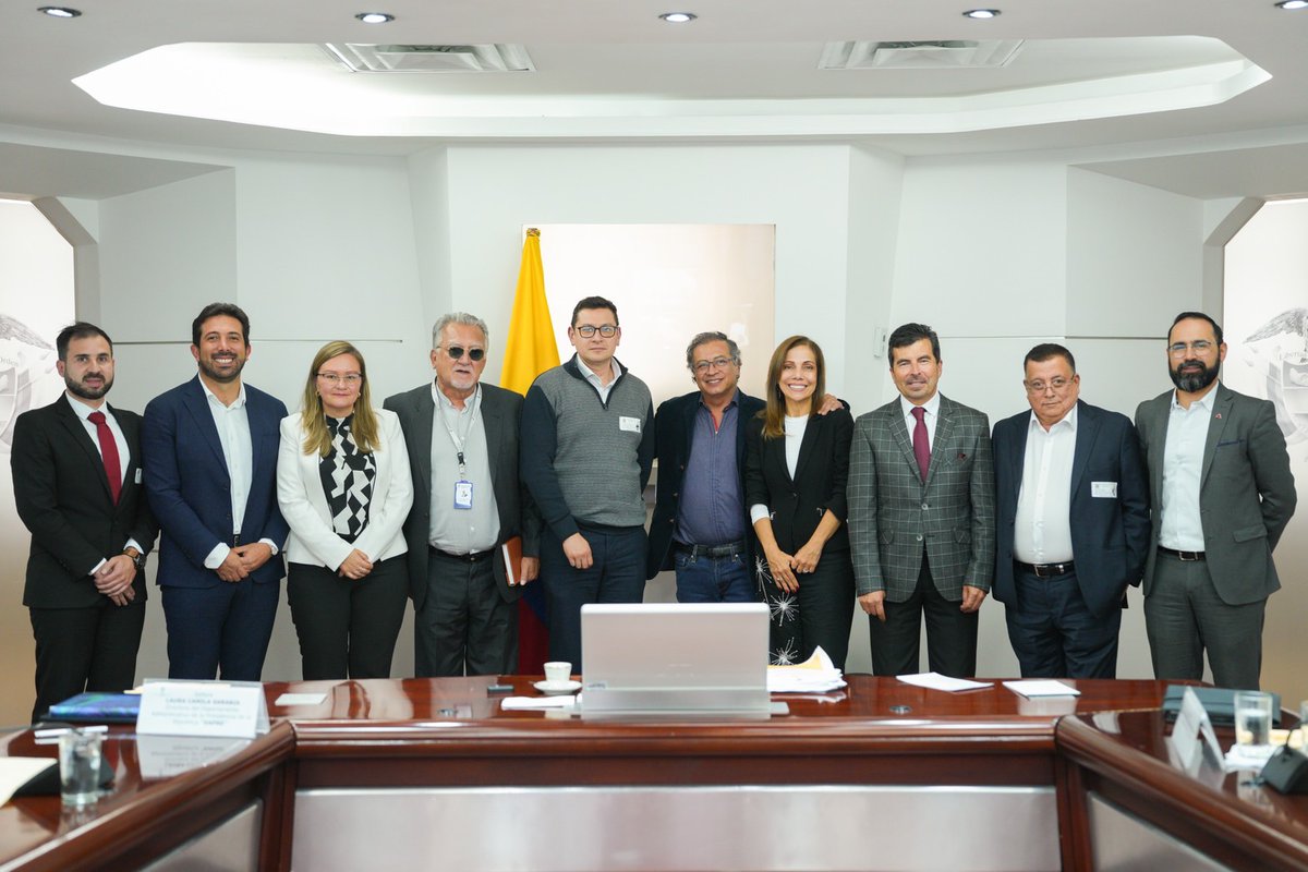 petrogustavo's tweet image. Declarar irregulares los nombramientos de los comisionados de la creg, desde que me posesioné como presidente de la República, incluida la decisión de impedirme ejercer mis funciones constitucionales como vigilante y controlador de los servicios públicos, ha logrado demorar el…