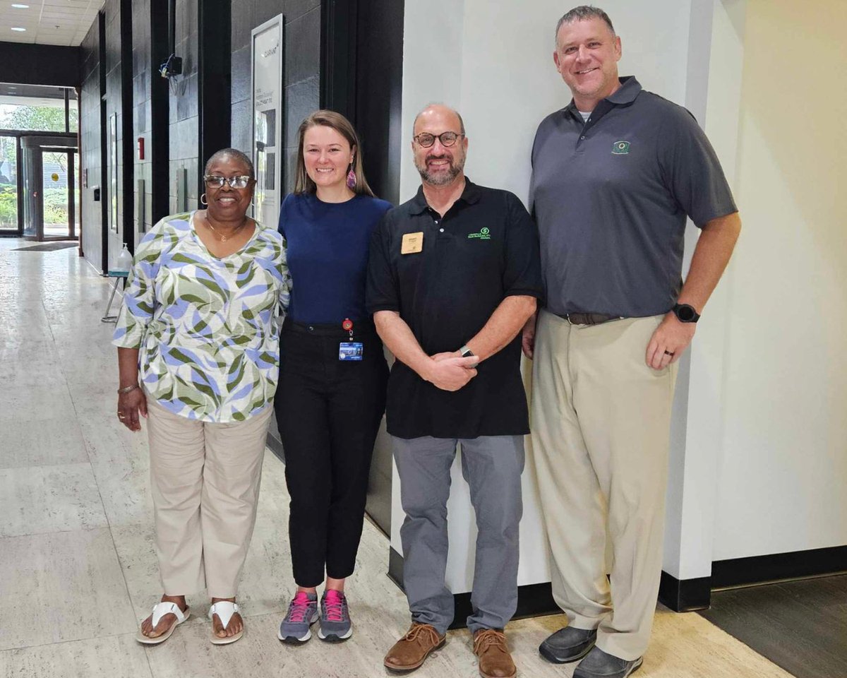 SolarizeLou's tweet image. Thank you to @LouisvilleMayor, @EngageLSC, @iconsolar, Solarize Louisville participant Sharene, and all who joined the Mayor's Press Conference last week to announce the extension of the Solarize Louisville deadline! Learn more and enroll by 08/18 at SolarizeLouisville.com.