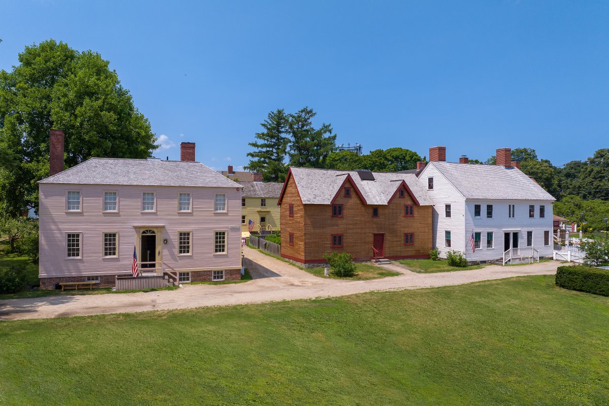 Exciting news! Strawbery Banke Museum is now a <a href="/SIAffiliates/">@SIAffiliates</a>, the first in New Hampshire! This partnership connects Strawbery Banke to the Smithsonian's vast resources, enabling unique programs, exhibits, and member benefits. StrawberyBanke.org/newsroom
