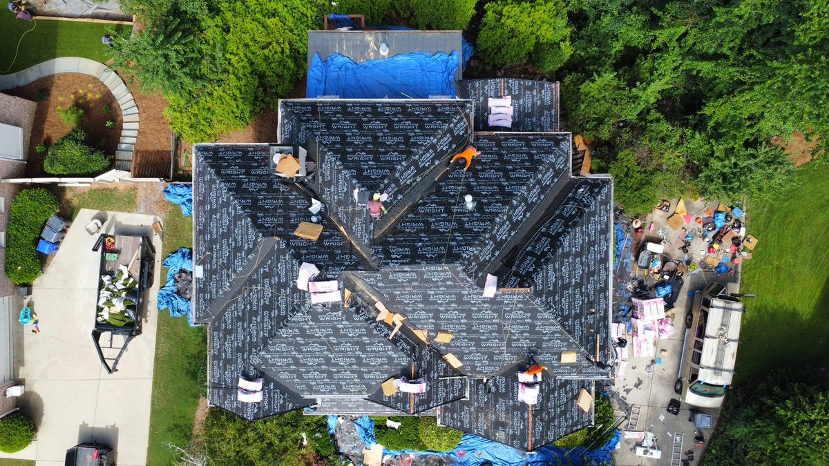 RoofingDWright's tweet photo. At Roofing Done Wright, we build all our roofs with woven synthetic felt, specifically Rhino U20. It’s far superior to traditional felt paper, offering unmatched durability 🏋️‍♂️, moisture resistance 💧, longevity ⏳, and safety 🦺
#RoofingDoneWright #RhinoU20 #SyntheticFelt https://t.co/rXTbQjlqby