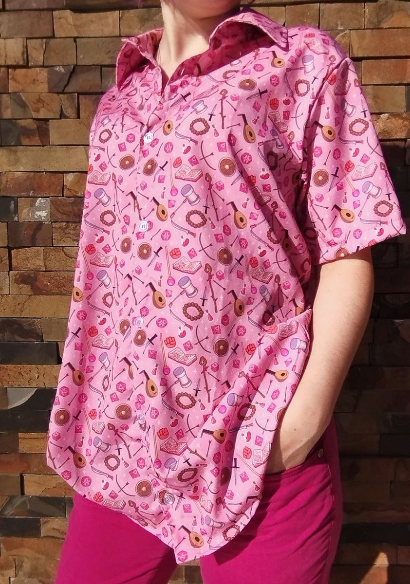 JuliaChiarelli's tweet photo. Avisando que as camisas tão de volta na shopee!
https://t.co/1Hvnoh7P0S https://t.co/p7sZRcYM5n