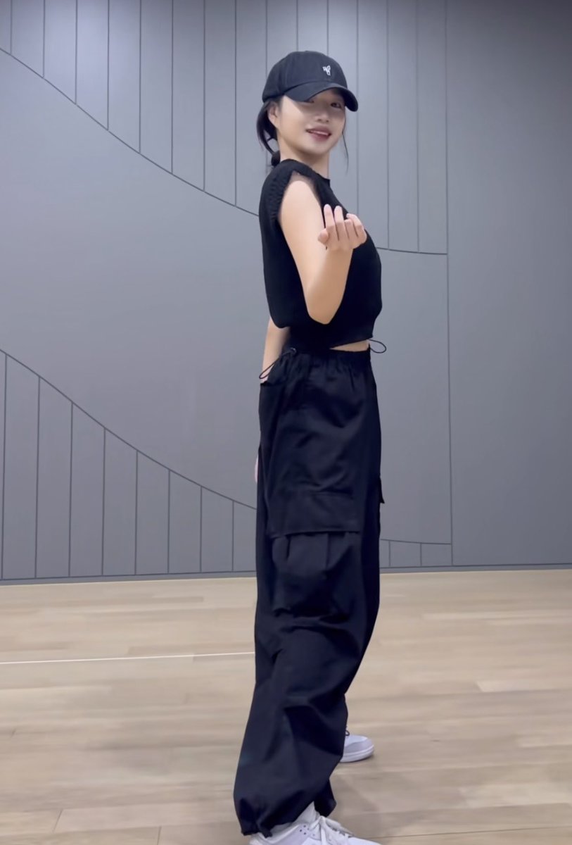 240711 이채연 Don't 챌린지때도 착용👖

vt.tiktok.com/ZSYowvnD3/