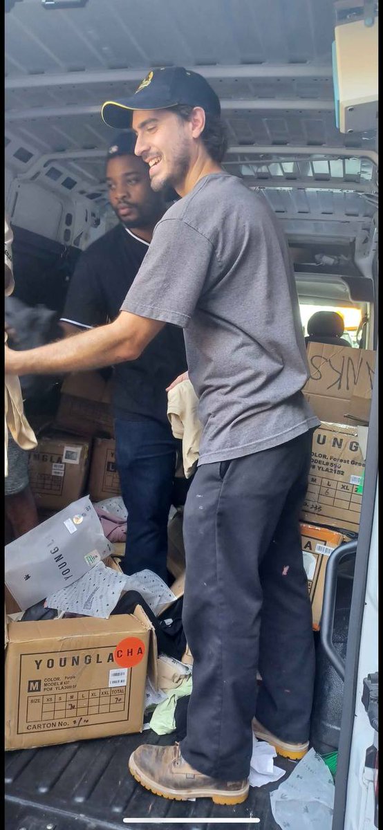 ACP_California's tweet photo. Our California chapter of the American Communist Party spent 5 hours handing out clothing to roughly 100 people on Skid Row, Los Angeles. https://t.co/QvxqwKWE0b